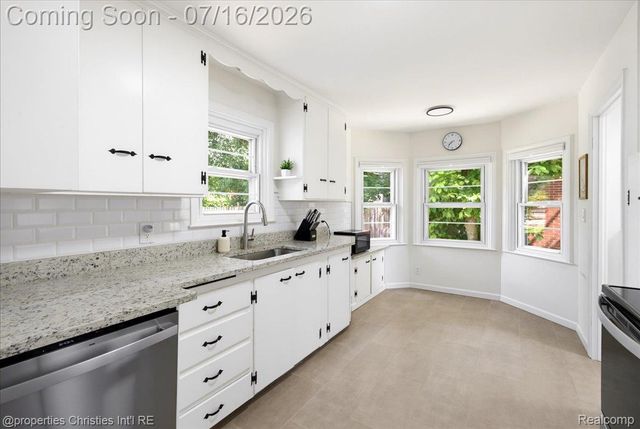26642 York Road, Huntington Woods, MI 48070