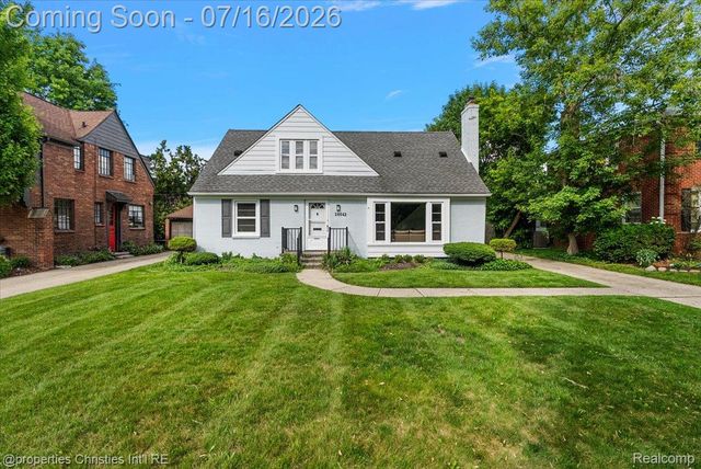 26642 York Road, Huntington Woods, MI 48070