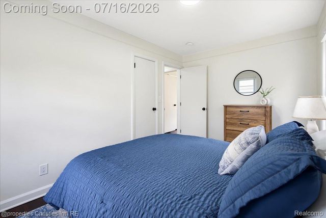 26642 York Road, Huntington Woods, MI 48070