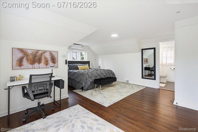 26642 York Road, Huntington Woods, MI 48070