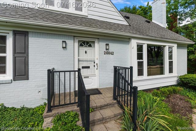 26642 York Road, Huntington Woods, MI 48070