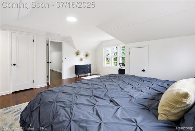 26642 York Road, Huntington Woods, MI 48070
