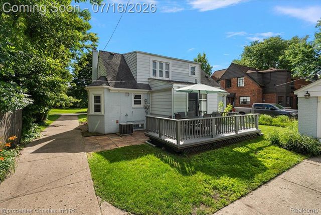 26642 York Road, Huntington Woods, MI 48070