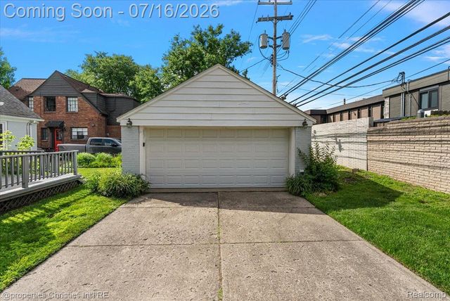 26642 York Road, Huntington Woods, MI 48070