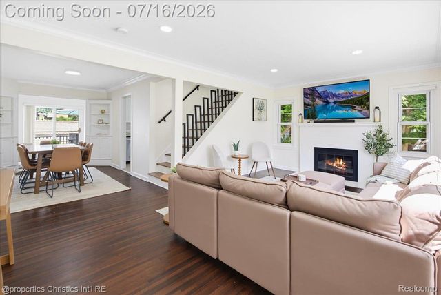 26642 York Road, Huntington Woods, MI 48070