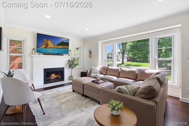 26642 York Road, Huntington Woods, MI 48070