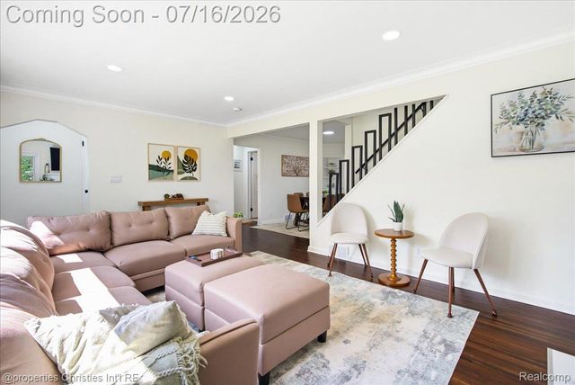 26642 York Road, Huntington Woods, MI 48070