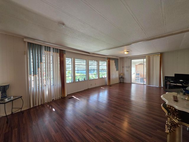 6125 N Guava Lane, Atlantis, FL 33462
