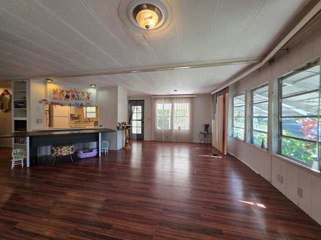 6125 N Guava Lane, Atlantis, FL 33462
