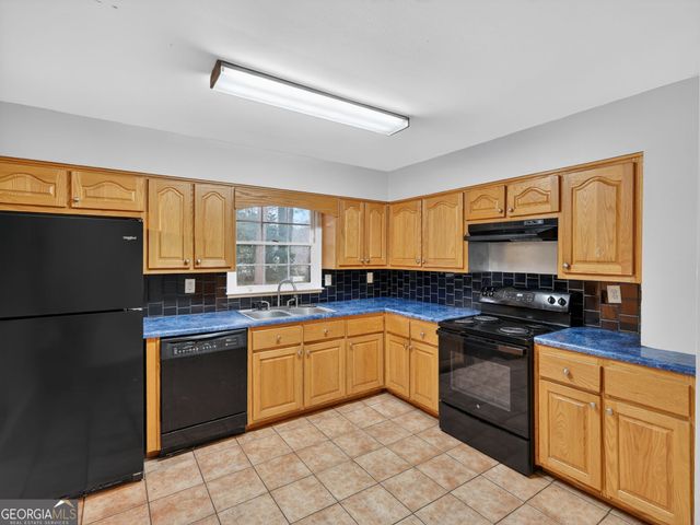 4902 Pine Hill Court E, Stone Mountain, GA 30088