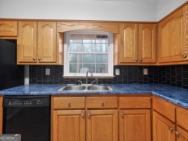 4902 Pine Hill Court E, Stone Mountain, GA 30088