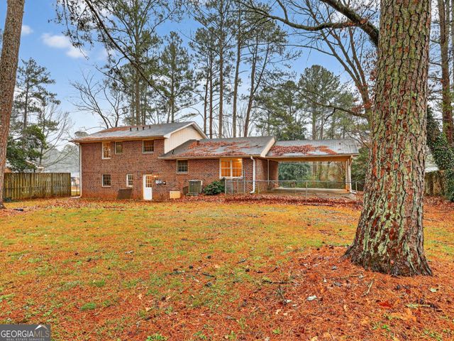 4902 Pine Hill Court E, Stone Mountain, GA 30088