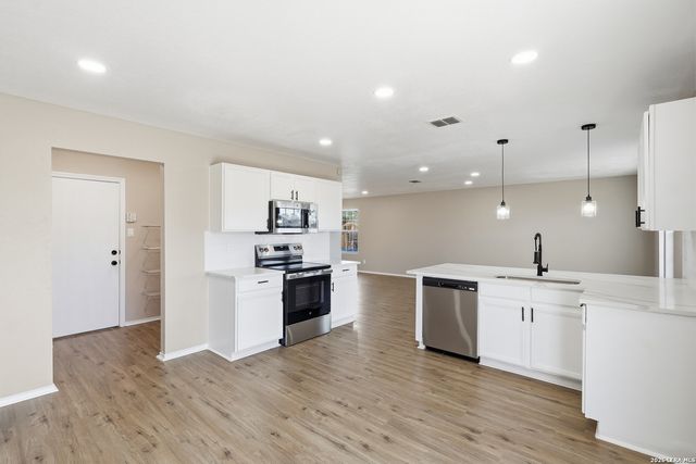 735 Inks Farm, San Antonio, TX 78228