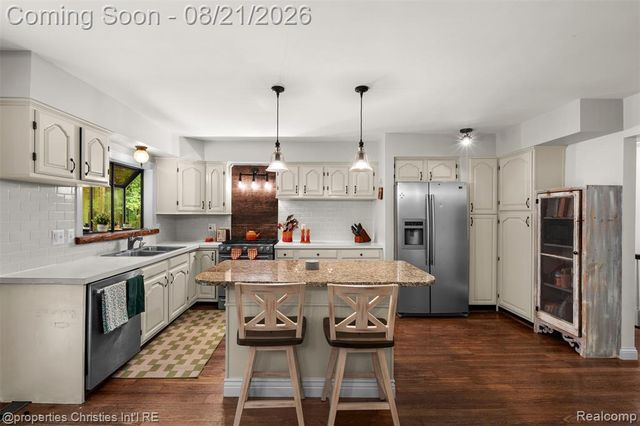 1625 Perry Lake Road, Ortonville, MI 48462