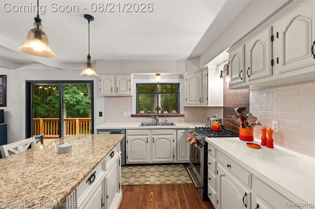 1625 Perry Lake Road, Ortonville, MI 48462