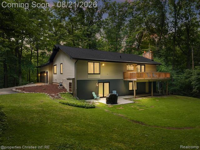1625 Perry Lake Road, Ortonville, MI 48462