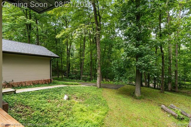1625 Perry Lake Road, Ortonville, MI 48462