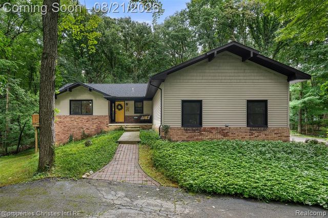 1625 Perry Lake Road, Ortonville, MI 48462
