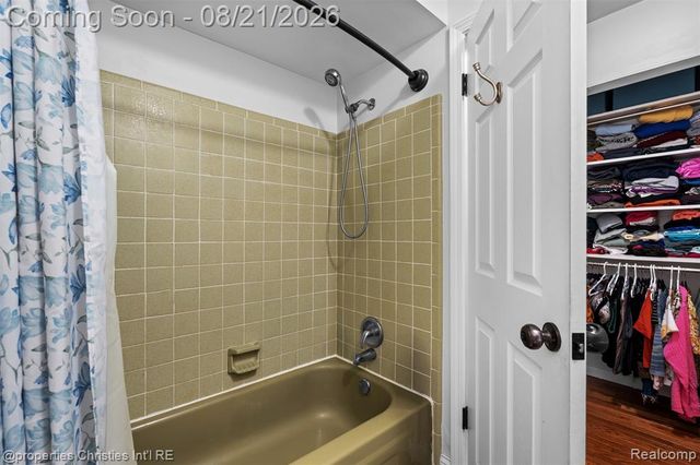 1625 Perry Lake Road, Ortonville, MI 48462