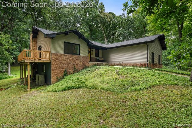 1625 Perry Lake Road, Ortonville, MI 48462