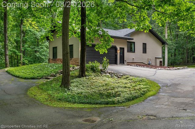 1625 Perry Lake Road, Ortonville, MI 48462
