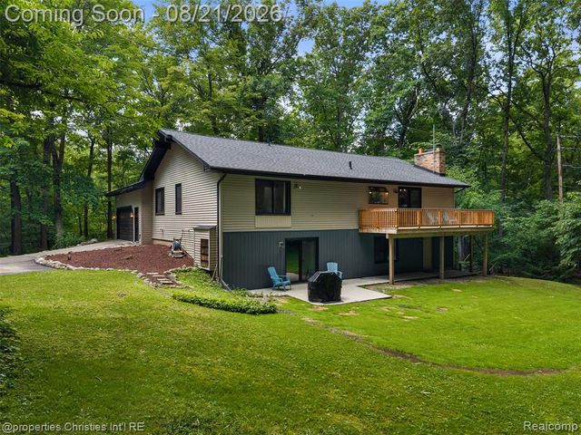 1625 Perry Lake Road, Ortonville, MI 48462