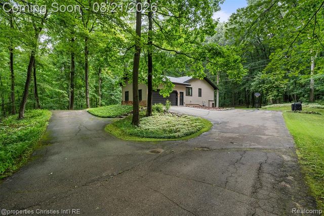 1625 Perry Lake Road, Ortonville, MI 48462