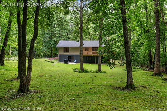 1625 Perry Lake Road, Ortonville, MI 48462