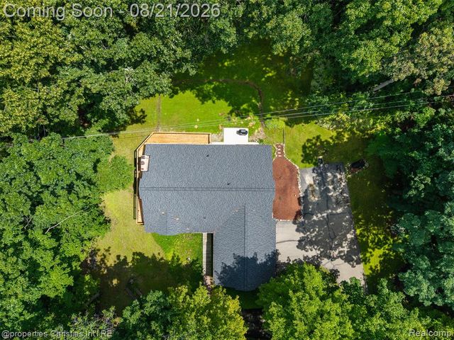 1625 Perry Lake Road, Ortonville, MI 48462