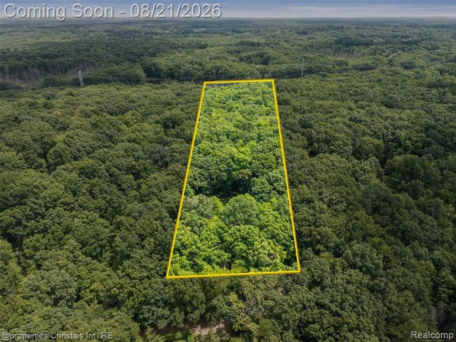 1625 Perry Lake Road, Ortonville, MI 48462