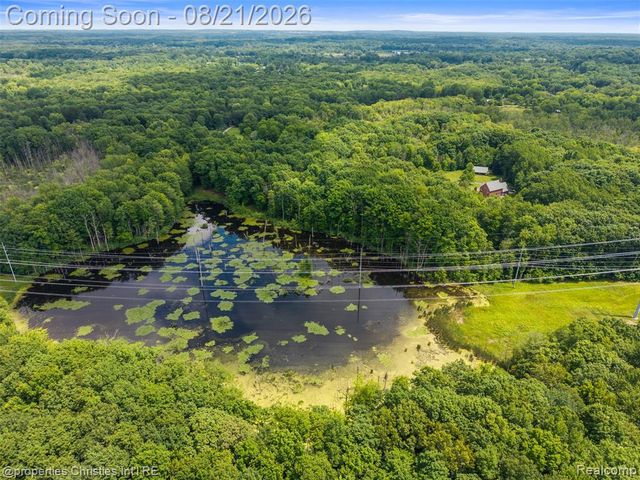 1625 Perry Lake Road, Ortonville, MI 48462