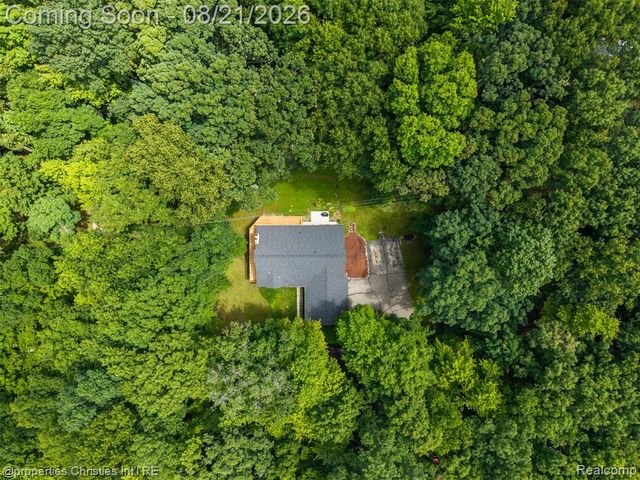 1625 Perry Lake Road, Ortonville, MI 48462