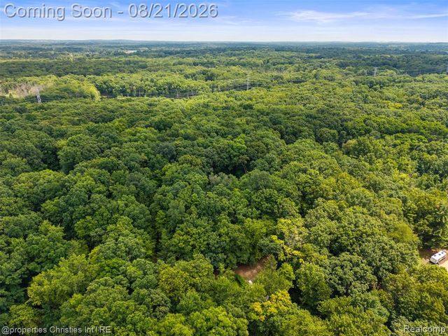 1625 Perry Lake Road, Ortonville, MI 48462