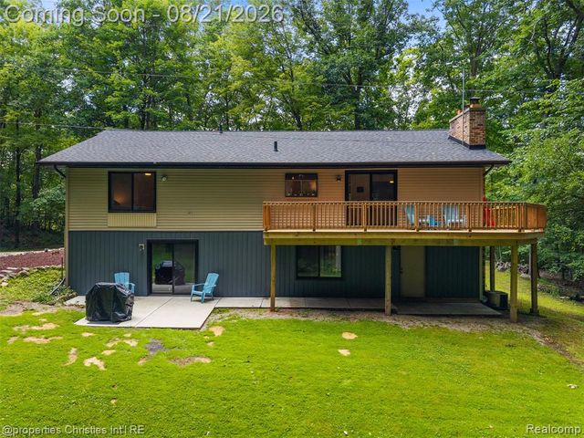 1625 Perry Lake Road, Ortonville, MI 48462