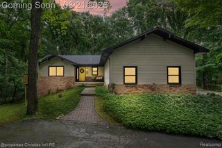 1625 Perry Lake Road, Ortonville, MI 48462