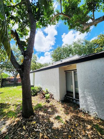 4962 SW 95th Ave, Cooper City, FL 33328