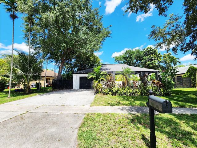 4962 SW 95th Ave, Cooper City, FL 33328
