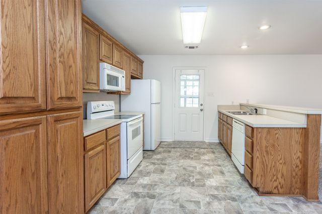 110 Pecan Street, Whitesboro, TX 76273