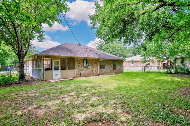 110 Pecan Street, Whitesboro, TX 76273