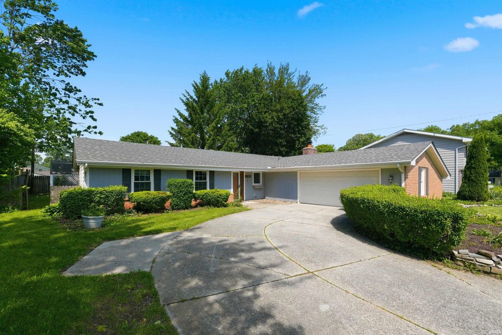 1509 Lake Forest Drive, Fort Wayne, IN 46815