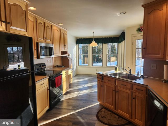 33 TARA DR, Lititz, PA 17543