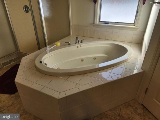 33 TARA DR, Lititz, PA 17543