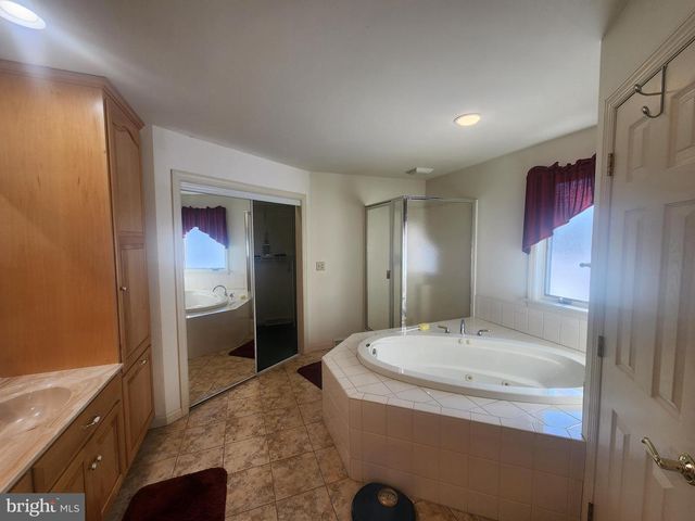 33 TARA DR, Lititz, PA 17543