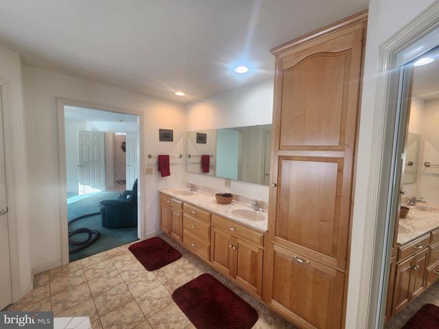 33 TARA DR, Lititz, PA 17543