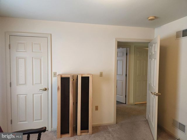 33 TARA DR, Lititz, PA 17543