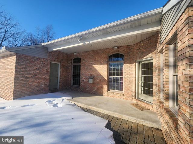 33 TARA DR, Lititz, PA 17543