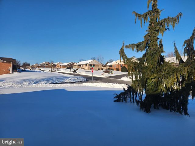 33 TARA DR, Lititz, PA 17543