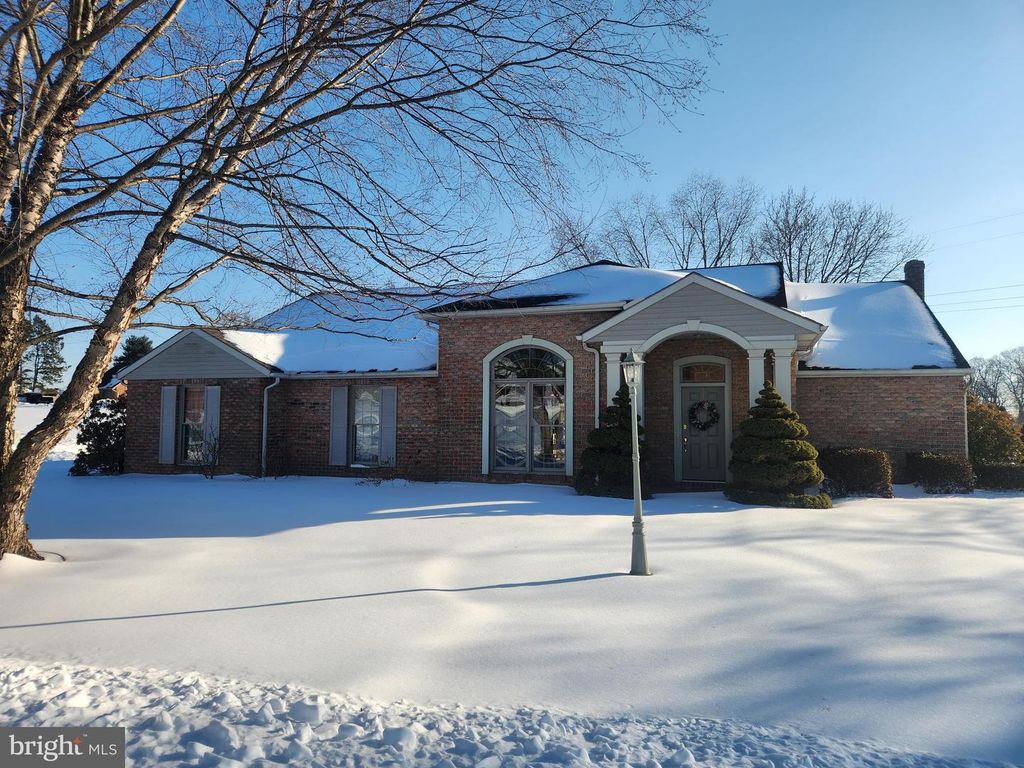 33 TARA DR, Lititz, PA 17543