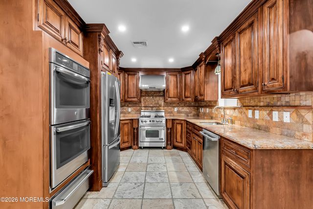 455 W Lincoln Avenue, Oakhurst, NJ 07755