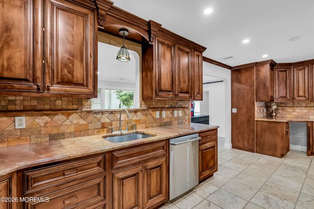 455 W Lincoln Avenue, Oakhurst, NJ 07755